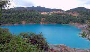 I believe there are other more which you can share with me the loion of the blue lake with an iron ore quarry beside it on the comments below. Lihat Keunikan Tasik Biru Di Bukit Ibam Pahang
