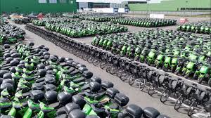 Empresa gigante vai a falência e milhares de scooters elétricas vão parar em leilão na Holanda