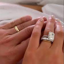 50 Reasons We Want To Copy Michelle Obama S Style Celebrity Wedding Rings Giant Engagement Ring Celebrity Engagement Rings