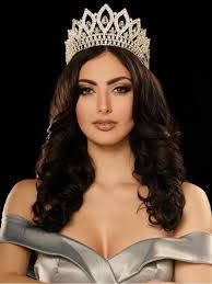 Kim Pelham's Instagram, Twitter & Facebook