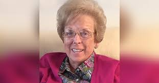 Eloise Mccarthy's Instagram, Twitter & Facebook