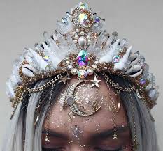Pin By 𝕵𝖆𝖓𝖊𝖙 𝕱𝖑𝖔𝖗𝖊𝖘 On Couronnes Feeriques In 2020 Fantasy Jewelry Mermaid Crown Seashell Crown