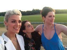 Doch wer war sie eigentlich vorher und was sind ihre träume? Fy Katie Mcgrath Katie Mcgrath Lena Luthor Mcgrath