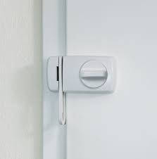Steht oft im gemeinschaftseigentum mehrerer wohnungseigentümer und betrifft nicht das einzelne mietverhältnis, weshalb hierauf die kleinreparaturklauseln nicht anwendbar sind. Abus Tur Zusatzschloss 7030 300113005001