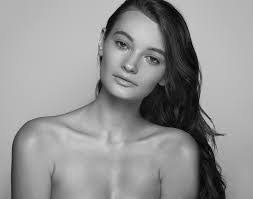 Stephanie Pond's Instagram, Twitter & Facebook