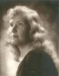 Iona Robertson's Instagram, Twitter & Facebook