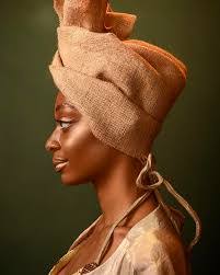 Lenore Farrell's Instagram, Twitter & Facebook