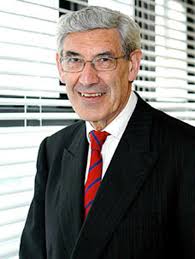 Audit office head at centre of £390,000 expenses row quit