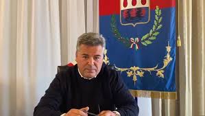 Scopri le canotte da uomo di asos. Foggiatoday C Era Una Volta Piero Scamarcio La Pioggia