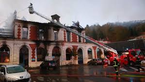 Selon la députée du lot, huguette tiegna, il n'y a eu aucun blessé. Incendie De La Gare De Figeac Les Enqueteurs N Ont Pas Pu Encore Penetrer A L Interieur Ladepeche Fr