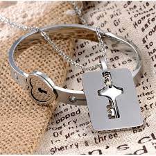 It is essential fashion accessories; Heart Lock Bracelet Key Necklace Set Culture Chic