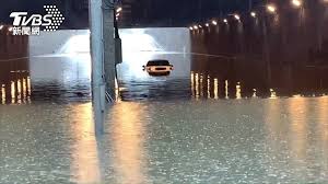 The site owner hides the web page description. æ¸…æ™¨ä¸‰æ³¢å¤§é›·é›¨è­¦å ±é«˜å¸‚å€å¤šè™•24å°æ™‚é›¨é‡é€¾å…©ç™¾æ¯«ç±³ å¤§é›¨ æ°£è±¡å±€ æ°'çœ¾ é«˜é›„ æ°£è±¡ äº¤é€š æ©Ÿè»Š å…¬è»Š ç©æ°´ é«˜é›„å¸‚ Tvbsæ–°èžç¶²