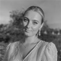 100+ "Julia Holm" profiles