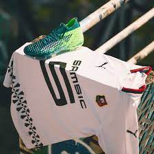 Le club est aussi engagé en coupe de. Le Stade Rennais Et Puma Lancent Les Maillots 2018 2019