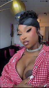 Erica banks rapper tittys - ShesFreaky