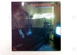 Het bevat veel composities die nu in 1976 verschijnt harry's tweede lp 'vensters'. Lp 1st Records