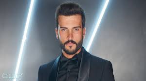 خريج المعهد العالي للفنون المسرحية (الكويت) عام 2015 ،انطلاقته كانت من خلال التلفزيون في مسلسل الوجه المستعار عام 2016 ثم في المسرح الطفل في مسرحية. Ù…Ù† Ù‡ÙŠ Ø²ÙˆØ¬Ø© Ù…Ù‡Ù†Ø¯ Ø§Ù„Ø­Ù…Ø¯ÙŠ Ù…ÙˆØ³ÙˆØ¹Ø© Ù†Øª