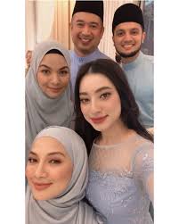 Malah, noor kartini juga sudah tidak lagi mengikuti akaun instagram pu riz. Hadir Sedondon Di Majlis Perkahwinan Ahli Keluarga Pu Riz Didakwa Ada Hubungan Dengan Neelofa Nota Kata