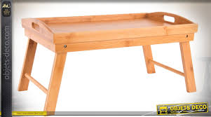 Petite et de bon goût sa base à trois pieds supporte un petit dessus en forme de cercle parfait pour accueillir un décor. Plateau De Petit Dejeuner En Bambou Avec Pieds Pliables 50 Cm