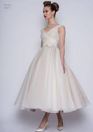 Bilder finden, die zum begriff hochzeitskleid passen. Brideswear Collection 2018 Wedding Brautmode 2018 Neue Kollektion Hochzeitskleid Kleider Hochzeit Brautmode Hochzeit Kleidung