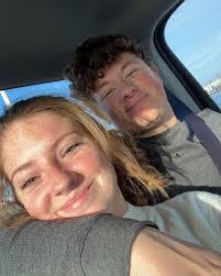 Elise Barry's Instagram, Twitter & Facebook