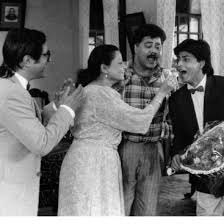 Ravi Baswani, Rita Bhaduri, Satish Shah and Shahrukh Khan in Kabhi Haan Kabhi Naa (1994)