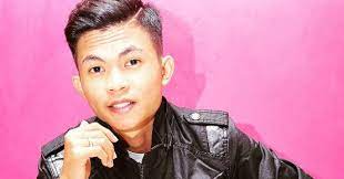 Turut serta ialah ariff bahran, syafiq farhain, andi bernadee. Biodata Tajul Adik Achik Spin Azhan Co