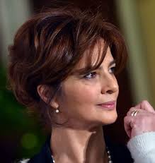 Vuoi vedere pettinature che ringiovaniscono? Tagli Per Donne 60 Anni I Migliori Del 2022 Sono Ricercati E Alla Moda