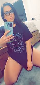 𝔸𝕞𝕒𝕟𝕕𝕒💋 on X: 55, Blue eyes, and thick thighs. To all my ladies  afraid to post that pic that makes them feel hot. Post it!  t.col9ejZVM7EE  X