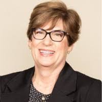 Amanda Benoit's Instagram, Twitter & Facebook