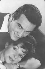 ALFREDO ALCON y VIOLETA ANTIER famoso rubro televisivo y radial VIOLETA  ANTIER (1927-1970) El Teatro fue su medio natural. De su vasta labor, se  pueden citar “Bodas de sangre”, “Recordando con ira”, “