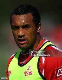 Sean Hardman of the Reds prepares to throw in at a line-out during... News  Photo