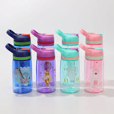 The bottle lid looks somewhat like a telescope, but the telescope has a function. Food Grade Kids Feeding Sippy Cup Water Cup Water Bottle Straw Cup China 500ml Reusable Water Bottle And Children Water Bottle Price Made In China Com