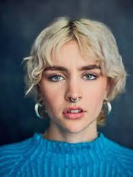 Alice Melville's Instagram, Twitter & Facebook