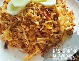 Sengengam ikan bilis digoreng dan dikisar halus. Resepi Nasi Goreng Kerabu Simple