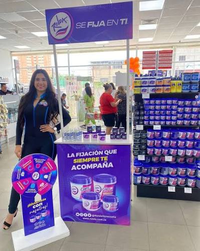 Seguimos con las stand activos a nivel nacional ✨ ¿Conoces los productos  @roldavenezuela ? 💗 Consíguelos en @farmaexpressdelicias #promotora  #impulso #redessociales #stand #promocion #maracaibo #venezuela