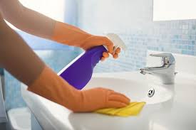 Comment nettoyer salle de bain: focus sur les moyens disponibles