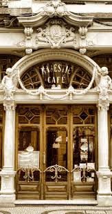 Localizado na baixa do porto, o café majestic, com quase 100 anos de existência, representa neste filme a rotina de um espaço que prima pela escolha dos seus produtos. Vintagehome Portugal Travel Porto City Porto