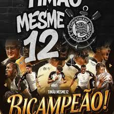 2000 ou 2012? Dois times históricos. Dois títulos inesquecíveis. O mundo  parou pra ver o Corinthians ser campeão — duas vezes. E aí, Fiel… qual foi  mais marcante pra você? Difícil escolher