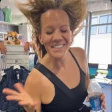 Mindy Custer's Instagram, Twitter & Facebook