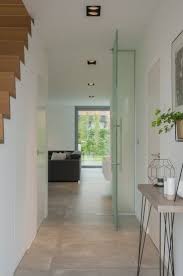 architectenkantoor wim vermarien architecten een oase in een strak warm fliesen fliesen betonoptik fliesen flur