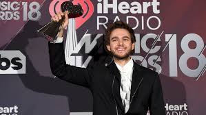 Sepanjang 2016, sepuluh singles berhasil menduduki posisi puncak tangga lagu, dan sebelas jika dihitung dengan hello, adelle yang menduduki posisi puncak sejak 2015. Lima Lagu Teratas Versi Billboard Per 5 Mei