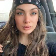 Aaliyah (@vyfhtrys8c1)