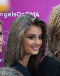 Vanessa Hessler oder Taylor Hill? (Die sehen für mich beide wie Schwestern  aus) : r/VindictaRateCelebs