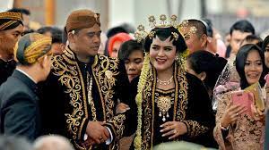 Divano piccolo mondo convenienza : Pernikahan Anak Jokowi Kenali Jenis Ronce Melati Pengantin Jawa Cantik Tempo Co