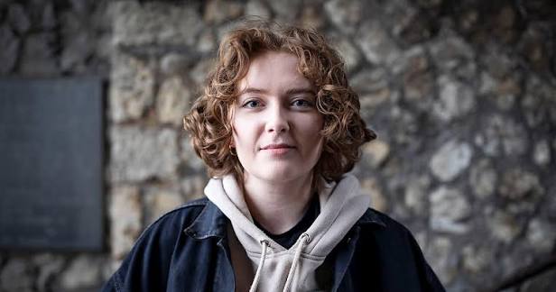 Writer Alice Oseman On 'Heartstopper' and Celebrating Young Queer Love -  Netflix Tudum