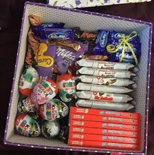 Diy Birthday Surprise Box For Boyfriend Pin Ot Polzovatelya Nurul Indi Na Doske Pandora Jewelry V 2020 G Den Rozhdeniya Blyuda Shokoladnye Podarki Produktovye Podarki