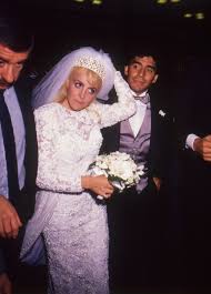La exesposa de diego maradona, madre de dalma y giannina, y ganadora del. Asi Fue La Extravagante Boda De Maradona Con Claudia Villafane Tarta De Ocho Pisos Tiara De Diamantes Y Fidel Castro Como Invitado