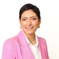 Geraldine Bragg's Instagram, Twitter & Facebook