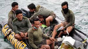 Ein passagierflugzeug mit 62 menschen an bord ist auf einem inlandsflug in indonesien nach behördenangaben vermutlich ins meer gestürzt.► abonniere hier. Indonesien Flugzeug In Java See Zerschellt Black Box Gefunden The Weather Channel Artikel Von The Weather Channel Weather Com